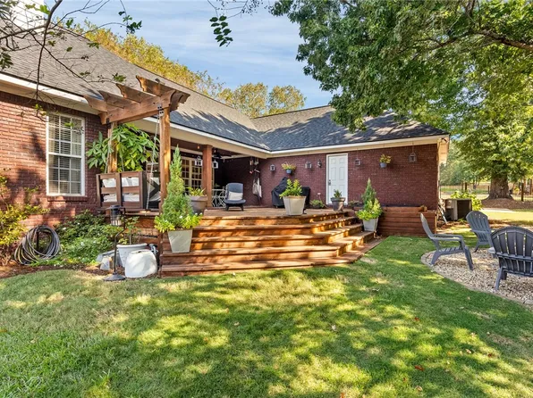 1746 Summerville Rd, Smiths Station, AL 36877