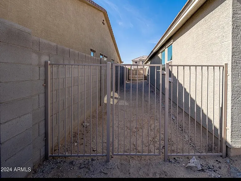 17401 W Victory St — Photo 8