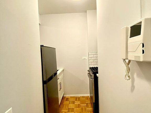 4th image of 509 E 78th St APT 5G