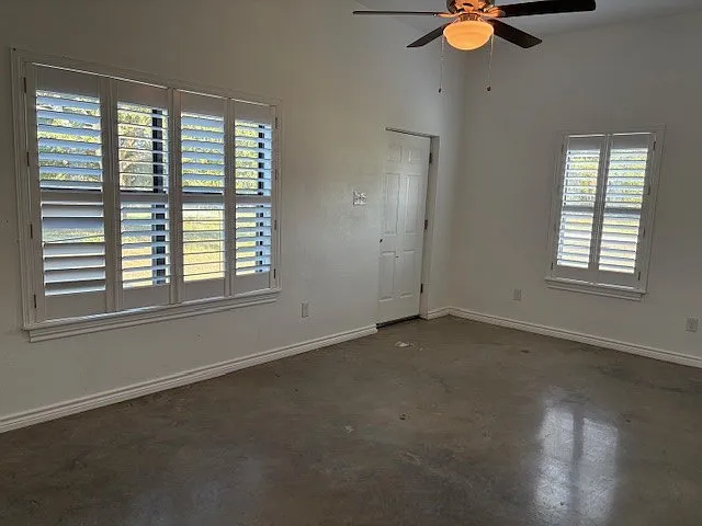 17307 Old TX 81 - D — Photo 3