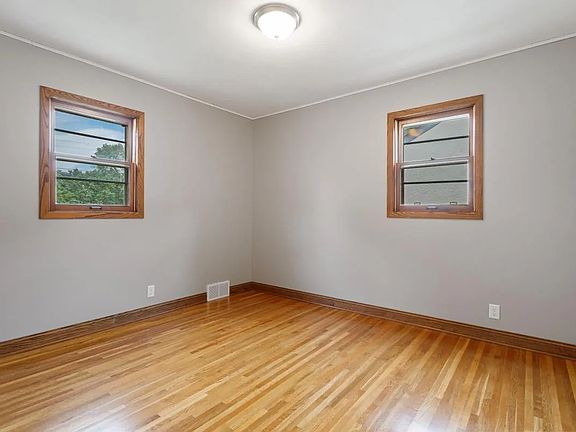 2nd image of 121 W Douglas St