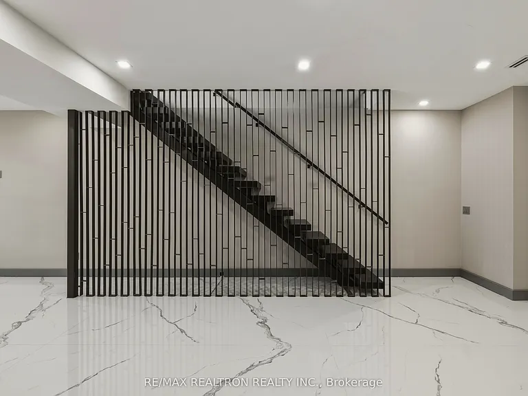 1002 Spadina Rd — Photo 9