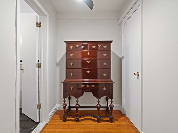 5th image of 17 W 67th St APT 1B