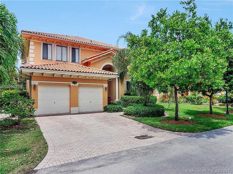 Executive home in Cutler Cay