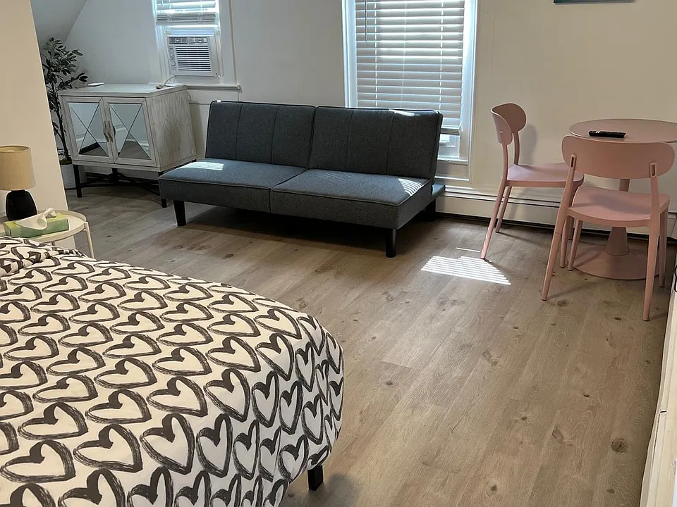 29 Webb Ave #4
