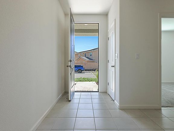 4th image of 636 N Apricot Ave