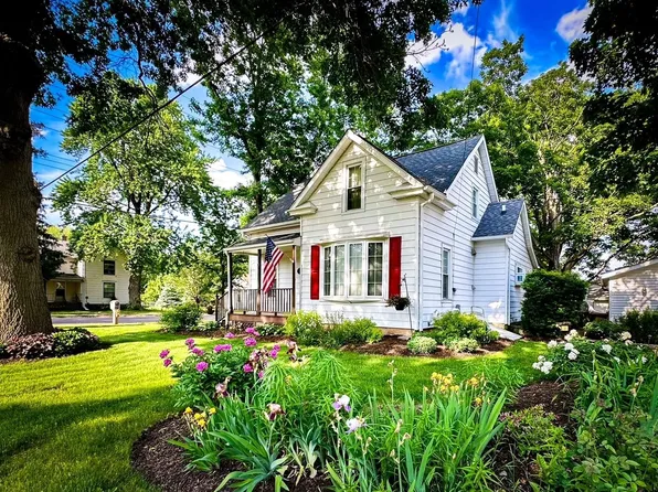 302 E 4th St, Byron, IL 61010