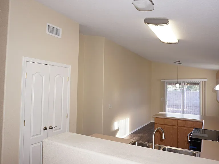 2201 S Saint Suzanne Dr — Photo 13