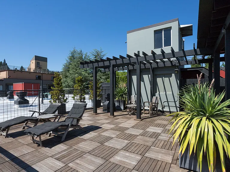 2020 Building — Photo 7