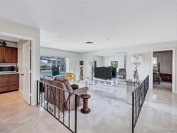 5th image of 4031 Edgewood Place