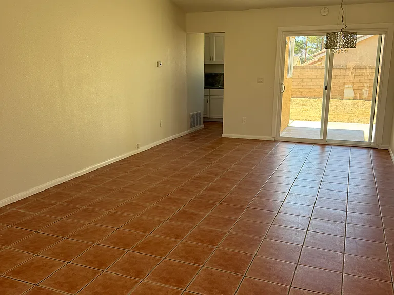 2960 W Jefferson St — Photo 3