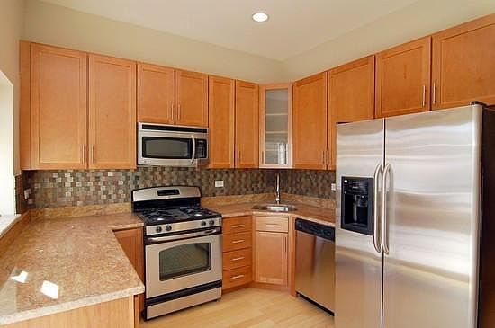 2nd image of 917 N Damen Ave APT 2