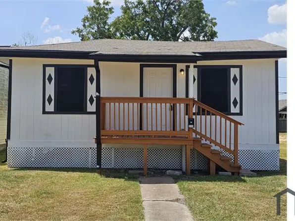 111 N 4th St, La Porte, TX 77571