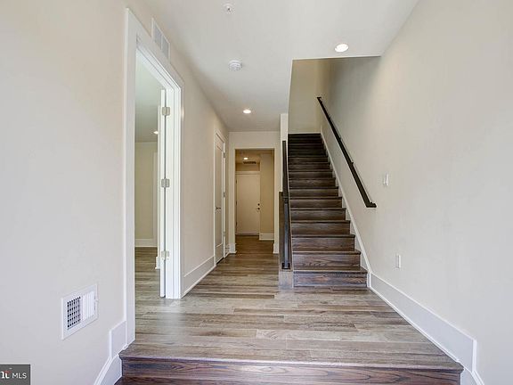 4th image of 164 Winsome Cir