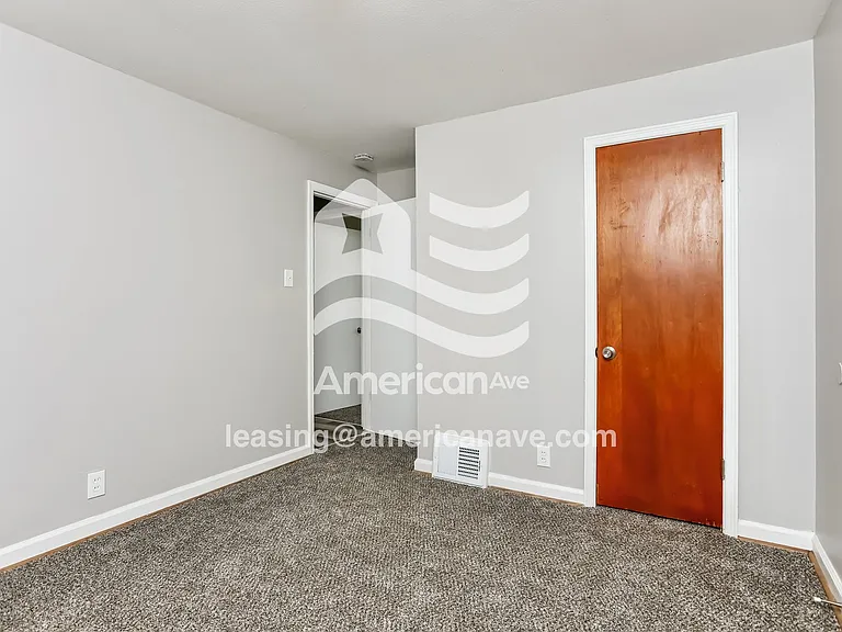 881218_011_wm_-_bedroom_13077490.jpg
