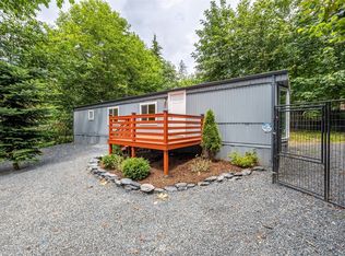 7964 Apache Dr, Maple Falls, WA 98266