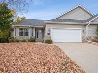 4101 N Willowbend Rd NE, Cedar Rapids, IA 52411