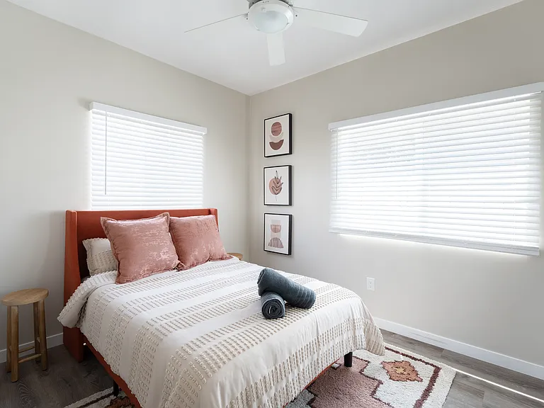 6237 Hobart St — Photo 16
