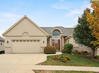 1129 Woodland Hills Dr, Waukesha, WI 53188