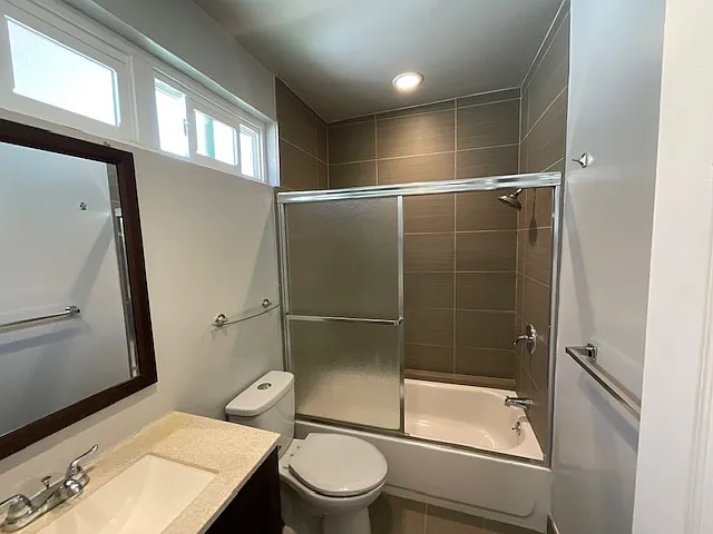 445 Oak St — Photo 6