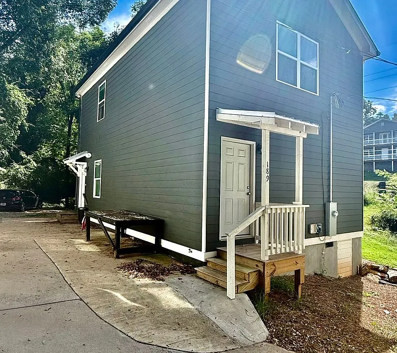 189 Strickland Ave