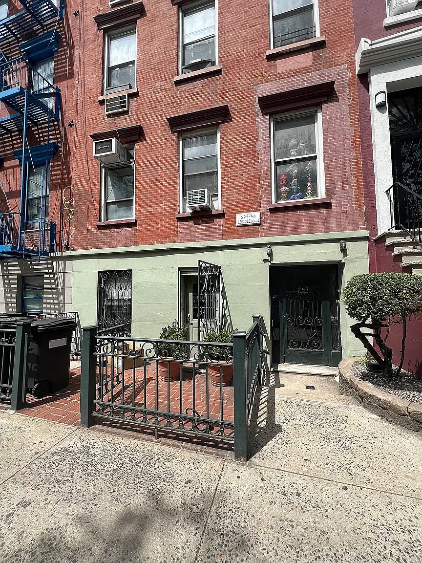 297 East Tenth Street — Photo 1