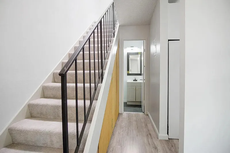 490 Auburn Way — Photo 2