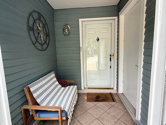 2nd image of 804 Eagle Point Pl