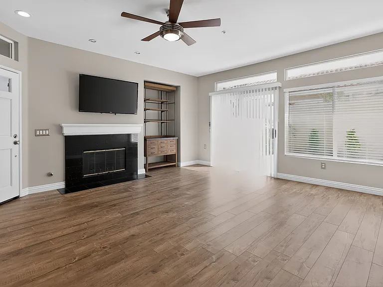 21610 Paseo Venezia — Photo 3