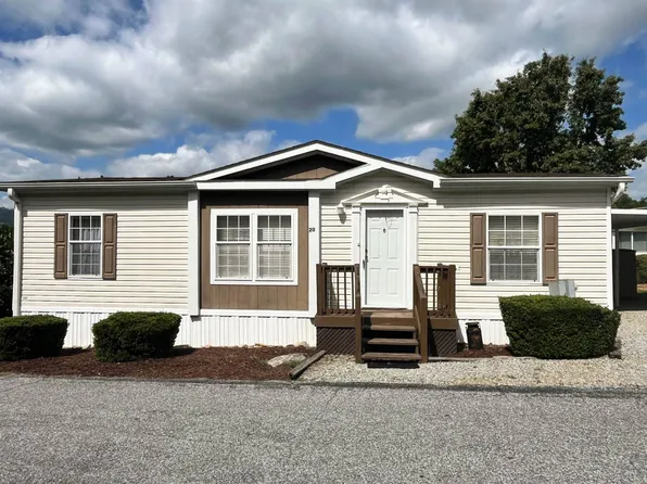 20 Violet Dr, Hendersonville, NC 28792