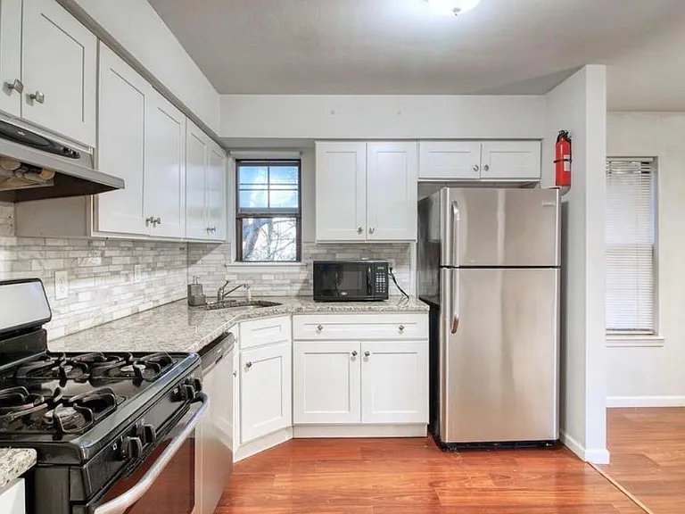 78 Wyndham Pl — Photo 10