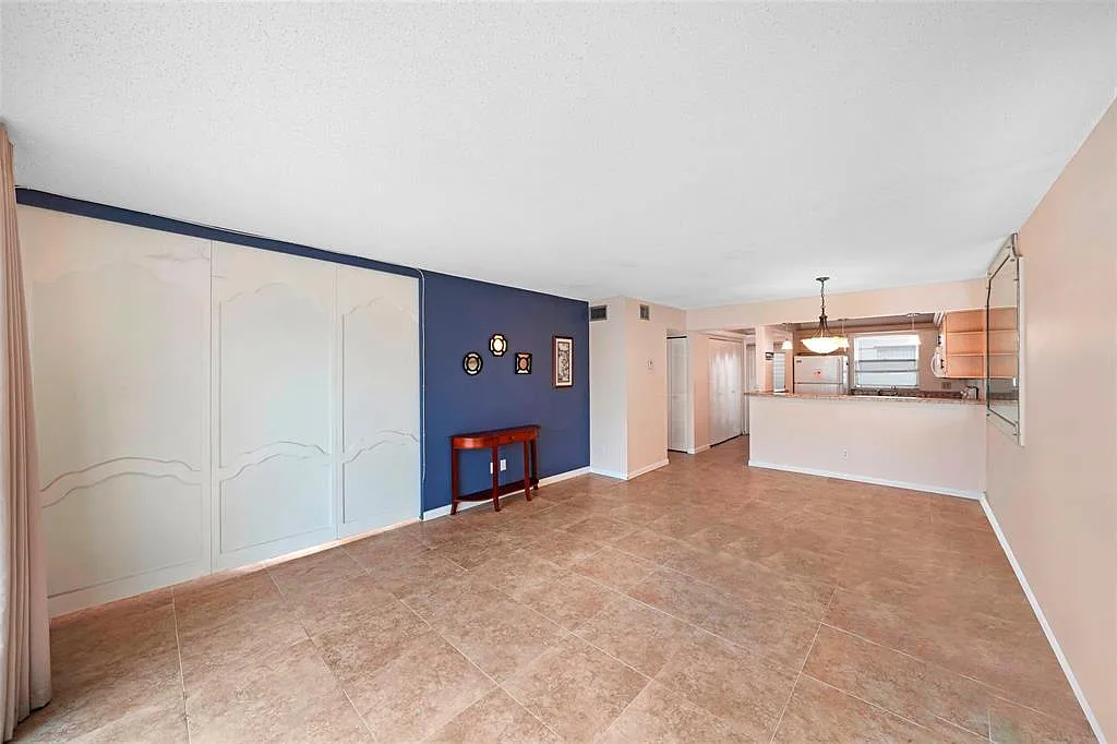 2 bed, 2.0 bath, 946 sqft, $1,550 — Photo 2
