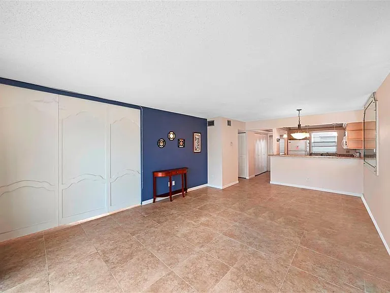 7500 NW 30th Pl #402 — Photo 2