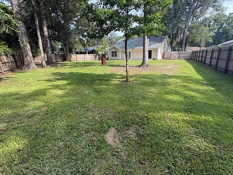 112 Boxwood Ct — Photo 16