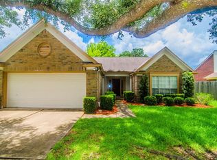 4004 Spring Branch Dr W, Pearland, TX 77584
