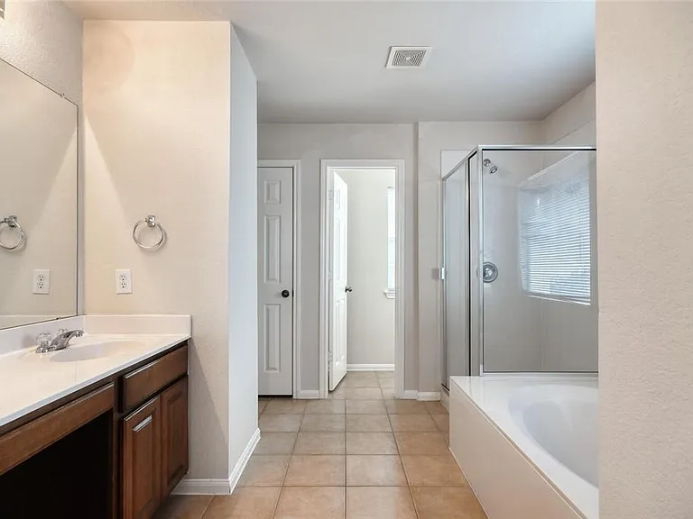 314 Hidden Brook Ln — Photo 7
