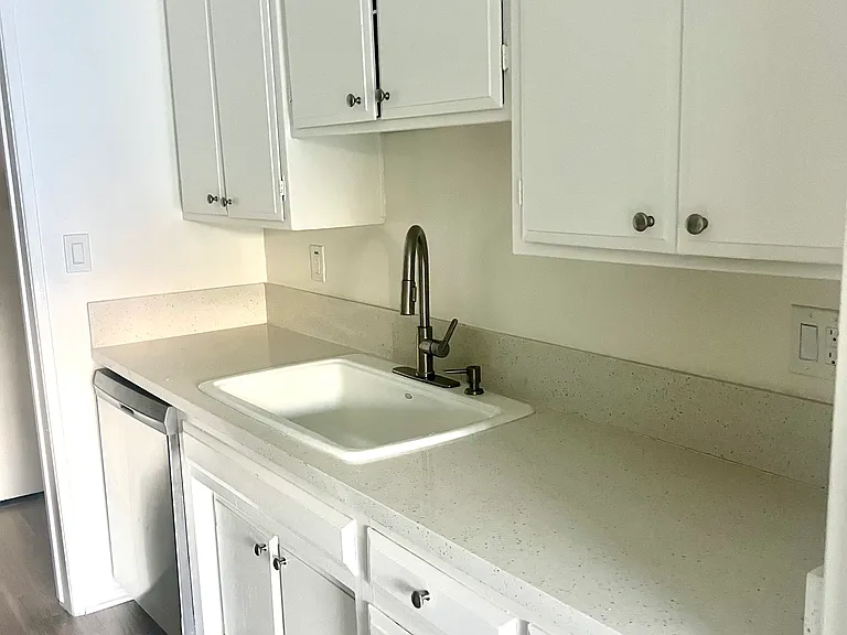 4534 Los Feliz Blvd #205 — Photo 4
