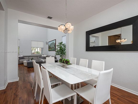 4th image of 731 Tulip Cir