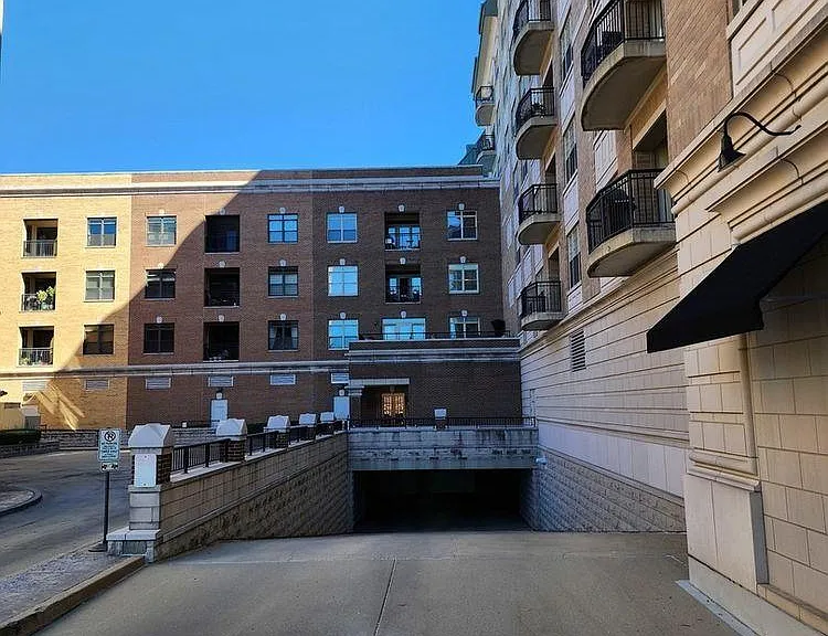 50 N Plum Grove Rd #310E — Photo 4