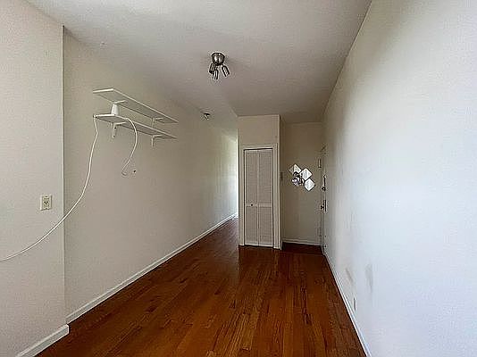 4th image of 373 13th St APT 4L