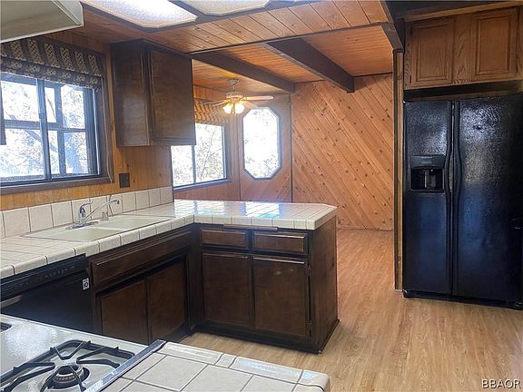 4th image of 525 Leonard Ln