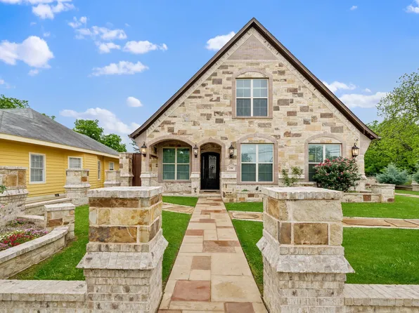 2104 Wellington St, Greenville, TX 75401