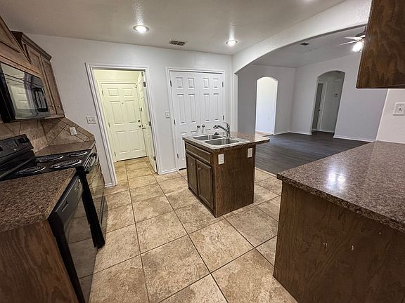 5th image of 404 Pittman Ave