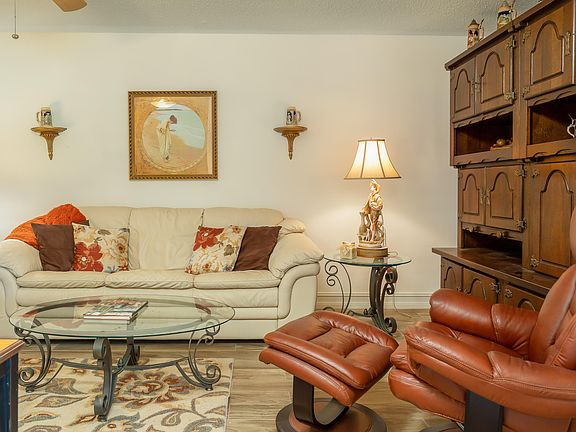 5th image of 6144 Elsinore Cir