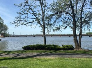 186 Sandcastle Ky #186, Secaucus, NJ
