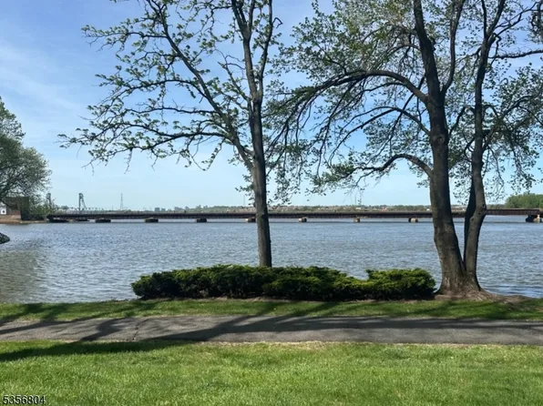 186 Sandcastle Ky #186, Secaucus Town, NJ 07094