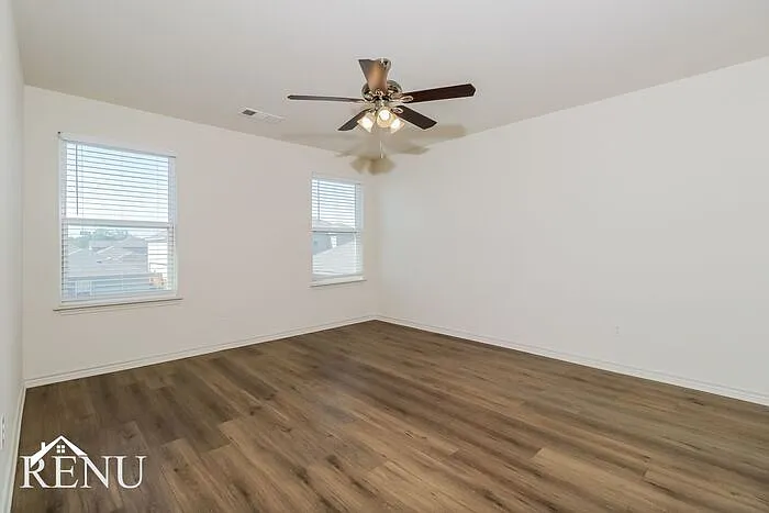 220 Crescent Park Dr — Photo 15
