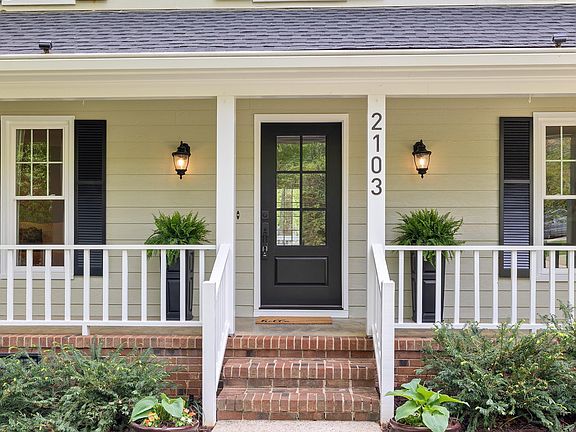 4th image of 2103 Oakcrest Ct