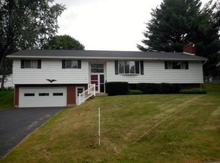 1016 Park Hill Dr, Endwell, NY 13760