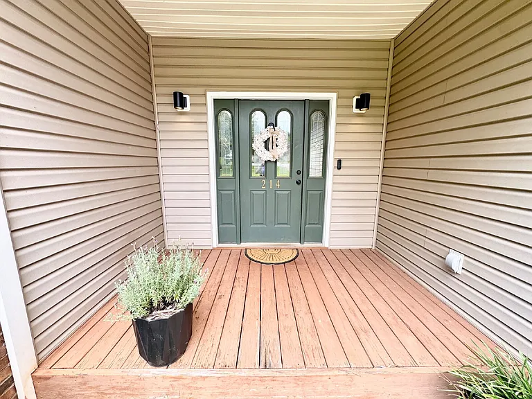 214 Providence Ct — Photo 2